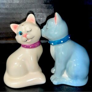 Cat Salt & Pepper Shakers Grey White Magnetic Kissing Valentines w/ Plugs Kitten
